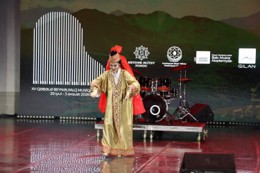 Qəbələ Beynəlxalq Musiqi Festivalında Özbəkistanın rəqs və musiqi qrupları səhnə alıb.