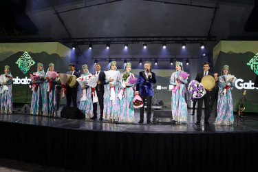 Qəbələ Beynəlxalq Musiqi Festivalında Özbəkistanın rəqs və musiqi qrupları səhnə alıb.