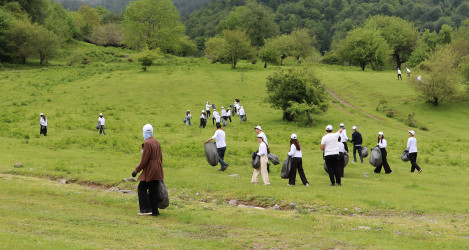 “Şəhərsalma və Memarlıq ili” çərçivəsində Qəbələ şəhərində təmizlik aksiyası keçirilmişdir.