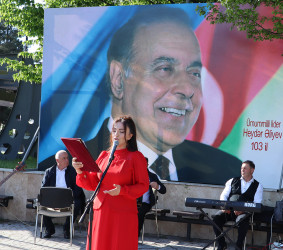 Qəbələdə Ulu Öndər Heydər Əliyevin anadan olmasının 103  illiyinə həsr edilmiş rəsm sərgisi və konsert proqramı təşkil edilmişdir.
