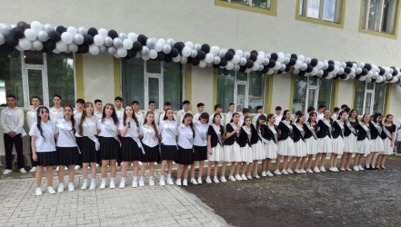 Qəbələ rayonunda fəaliyyət göstərən  ümumtəhsil müəssisələrində “Məzun günü” keçirilib.