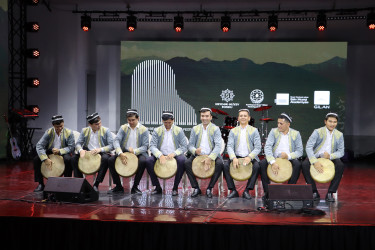Qəbələ Beynəlxalq Musiqi Festivalında Özbəkistanın rəqs və musiqi qrupları səhnə alıb.