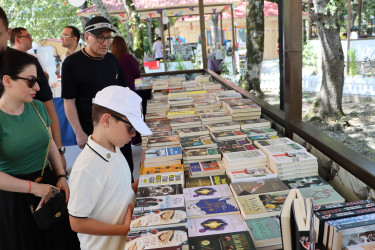 "GabalaFest" çərçivəsində kitab sərgisi təşkil edilmiş, Azərbaycan Yazıçılar Birliyinin sədri, Xalq yazıçısı Anarla görüş keçirilmişdir.
