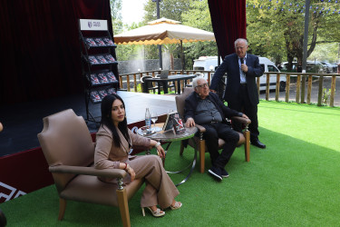 "GabalaFest" çərçivəsində kitab sərgisi təşkil edilmiş, Azərbaycan Yazıçılar Birliyinin sədri, Xalq yazıçısı Anarla görüş keçirilmişdir.