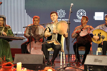 XV Qəbələ Beynəlxalq Musiqi Festivalı çərçivəsində təşkil olunan Muğam Axşamı tamaşaçıların böyük marağına səbəb olmuşdur