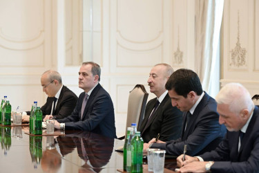 İlham Əliyev Birləşmiş Ərəb Əmirliklərinin nümayəndə heyətini qəbul edib
