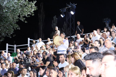 Qəbələ Beynəlxalq Musiqi Festivalında Özbəkistanın rəqs və musiqi qrupları səhnə alıb.