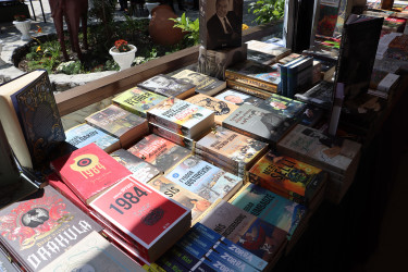 "GabalaFest" çərçivəsində kitab sərgisi təşkil edilmiş, Azərbaycan Yazıçılar Birliyinin sədri, Xalq yazıçısı Anarla görüş keçirilmişdir.