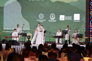 XV Qəbələ Beynəlxalq Musiqi Festivalının ikinci günündə Vyetnamın “Bronze drum” ansamblı çıxış edib