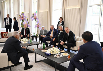 İlham Əliyev Qəbələdə TDT-nin Dövlət Başçıları Şurasının 12-ci Zirvə Görüşündə iştirak edən dövlət və hökumət başçılarını qarşılayıb