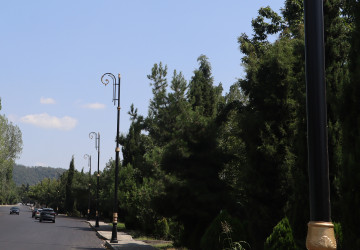 Qəbələdə küçələrin işıqlandırılması işləri aparılır