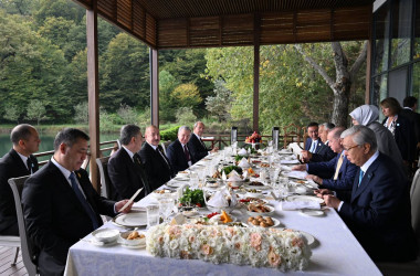 Qəbələdə TDT-nin Zirvə Görüşündə iştirak edən dövlət və hökumət başçılarının şərəfinə rəsmi nahar verilib