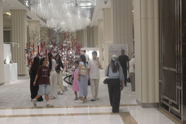 “Mədəniyyətlərin qovşağı” rəsm sərgisi festivalın son günündə də böyük maraqla qarşılanıb