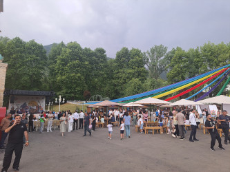 “GabalaFest” çərçivəsində təşkil olunan sənətkarlıq və istehsal məhsulları yarmarkası festivalın son günündə də öz işini uğurla davam etdirib.