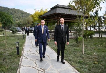 Qəbələdə TDT-nin Zirvə Görüşündə iştirak edən dövlət və hökumət başçılarının şərəfinə rəsmi nahar verilib