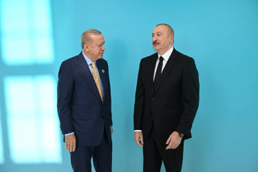 İlham Əliyev Qəbələdə TDT-nin Dövlət Başçıları Şurasının 12-ci Zirvə Görüşündə iştirak edən dövlət və hökumət başçılarını qarşılayıb