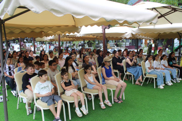 "QəbələFest" çərçivəsində uşaq yazıçısı Mürşüd İsmayılzadə ilə görüş və imza saatı keçirilib