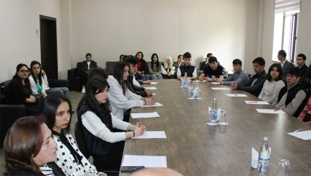  "Azərbaycan Respublikasının Konstitusiyası Ulu Öndər Heydər Əliyevin tarixi xidmətidir" adlı dəyirmi masa keçirilib