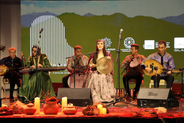 XV Qəbələ Beynəlxalq Musiqi Festivalı çərçivəsində təşkil olunan Muğam Axşamı tamaşaçıların böyük marağına səbəb olmuşdur