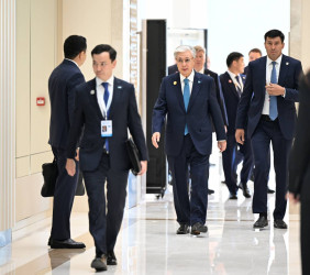 İlham Əliyev Qəbələdə TDT-nin Dövlət Başçıları Şurasının 12-ci Zirvə Görüşündə iştirak edən dövlət və hökumət başçılarını qarşılayıb