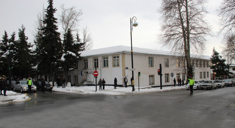 Xocalı Soyqırımının 33-cü ildönümü ilə bağlı şəhidlərin xatirəsi bir dəqiqəlik sükutla yad edilmişdir