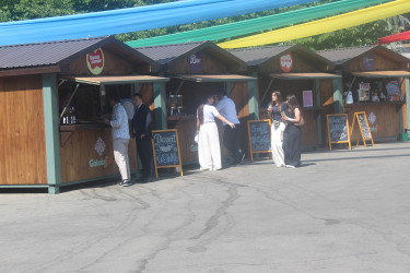 “GabalaFest” çərçivəsində təşkil olunan sənətkarlıq və istehsal məhsulları yarmarkası festivalın son günündə də öz işini uğurla davam etdirib.