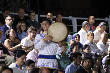 Qəbələ Beynəlxalq Musiqi Festivalında Özbəkistanın rəqs və musiqi qrupları səhnə alıb.