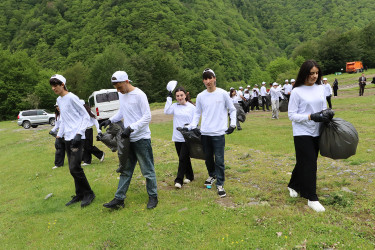 “Şəhərsalma və Memarlıq ili” çərçivəsində Qəbələ şəhərində təmizlik aksiyası keçirilmişdir.