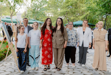 Leyla Əliyeva Qəbələdə fərdi sərginin açılışında və ağacəkmə aksiyasında iştirak edib