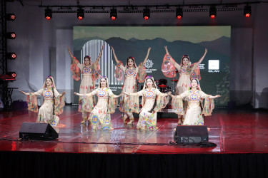 Qəbələ Beynəlxalq Musiqi Festivalında Özbəkistanın rəqs və musiqi qrupları səhnə alıb.