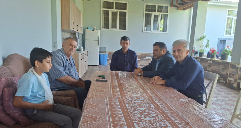 Rayon rəhbərliyi tərəfindən 27 sentyabr “Anım günü” ərəfəsində şəhid ailələri və müharibə əlilləri evlərində ziyarət edilmişdir