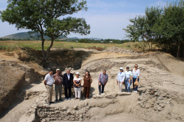 “QəbələFest”-in qonnaqları Qəbələdə aparılan arxeoloji tədqiqatlarla tanış olub