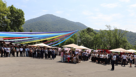 Qəbələdə "GabalaFest" çərçivəsində yarmarkanın rəsmi açılışı olub.