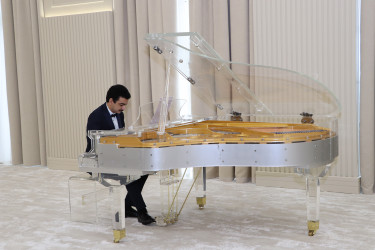 Musiqi ilə aşılan sərhədlər: Qəbələdə autizmli pianoçunun konserti olub