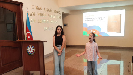 “Konstitutsiya və Suverenlik ili” çərçivəsində “Azərbaycan Əlifbası və Azərbaycan Dili Günü”nə həsr olunmuş "Dil xalqın tarixi, ədəbiyyatı, mədəniyyətidir" adlı tədbir keçirilib.