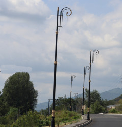 Qəbələdə küçələrin işıqlandırılması işləri aparılır