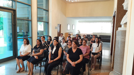 “Konstitutsiya və Suverenlik ili” çərçivəsində “Azərbaycan Əlifbası və Azərbaycan Dili Günü”nə həsr olunmuş "Dil xalqın tarixi, ədəbiyyatı, mədəniyyətidir" adlı tədbir keçirilib.