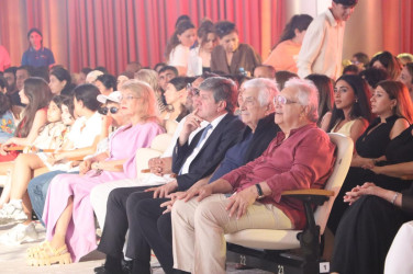 XV Qəbələ Beynəlxalq Musiqi Festivalının ikinci günündə Vyetnamın “Bronze drum” ansamblı çıxış edib