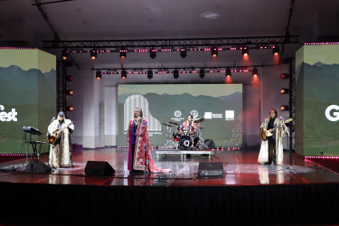 Qəbələ Beynəlxalq Musiqi Festivalında Özbəkistanın rəqs və musiqi qrupları səhnə alıb.