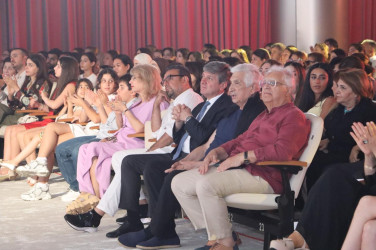 XV Qəbələ Beynəlxalq Musiqi Festivalının ikinci günündə Vyetnamın “Bronze drum” ansamblı çıxış edib