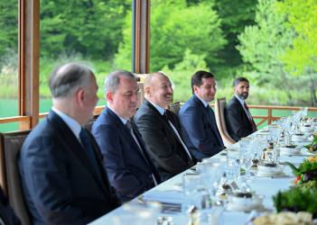 Qəbələdə Prezident İlham Əliyevin adından Çexiyanın Baş nazirinin şərəfinə rəsmi lanç verilib