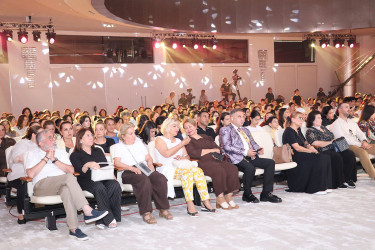 XV Qəbələ Beynəlxalq Musiqi Festivalının ikinci günündə Vyetnamın “Bronze drum” ansamblı çıxış edib