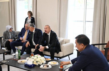 İlham Əliyev Qəbələdə TDT-nin Dövlət Başçıları Şurasının 12-ci Zirvə Görüşündə iştirak edən dövlət və hökumət başçılarını qarşılayıb