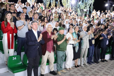 Qəbələ Beynəlxalq Musiqi Festivalında Özbəkistanın rəqs və musiqi qrupları səhnə alıb.