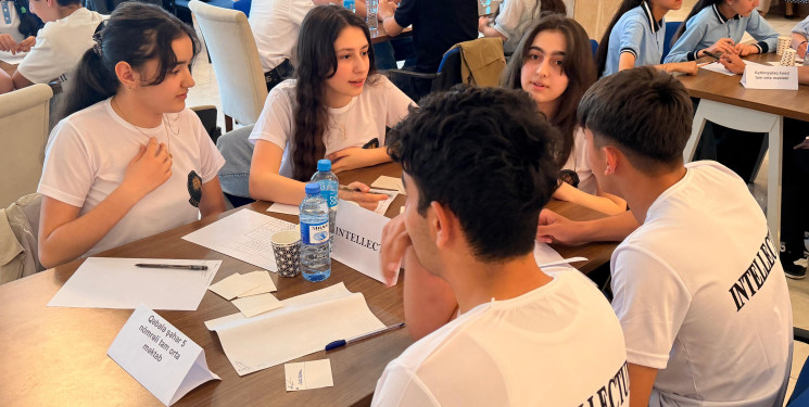 28 May – Müstəqillik Gününə həsr edilmiş “Nə? Harada? Nə zaman?” intellektual oyunu üzrə Qəbələ rayon məktəbli liqasının final mərhələsi keçirilmişdir.