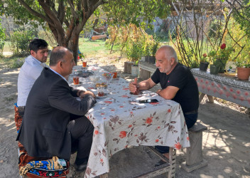 Rayon rəhbərliyi tərəfindən 27 sentyabr “Anım günü” ərəfəsində şəhid ailələri və müharibə əlilləri evlərində ziyarət edilmişdir