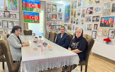 Rayon rəhbərliyi tərəfindən 27 sentyabr “Anım günü” ərəfəsində şəhid ailələri və müharibə əlilləri evlərində ziyarət edilmişdir