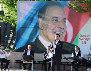 Qəbələdə Ulu Öndər Heydər Əliyevin anadan olmasının 103  illiyinə həsr edilmiş rəsm sərgisi və konsert proqramı təşkil edilmişdir.