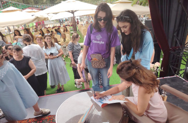 "GabalaFest" çərçivəsində uşaq yazıçısı Yuliya Kərimova ilə görüş və "Cumbulu Qəbələdə" kitabının təqdimatı keçirilib