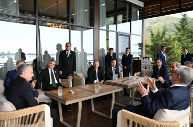 Qəbələdə TDT-nin Zirvə Görüşündə iştirak edən dövlət və hökumət başçılarının şərəfinə rəsmi nahar verilib